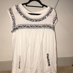 B.B. Dakota white &floral patterned smock dress